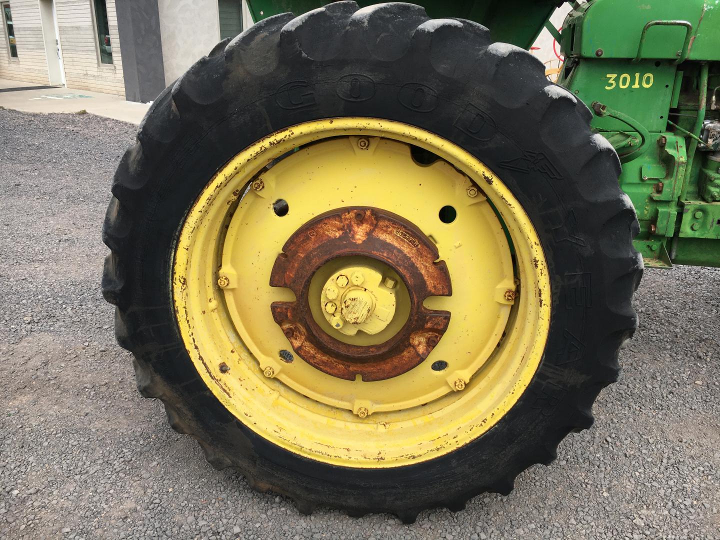 ./imagenes/INVOICE/2019/12103/TRACTOR JOHN DEERE 3010  (4).JPG